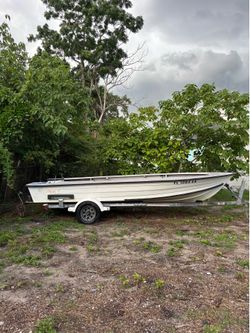 18’ Hewes Bonefisher Flats Boat