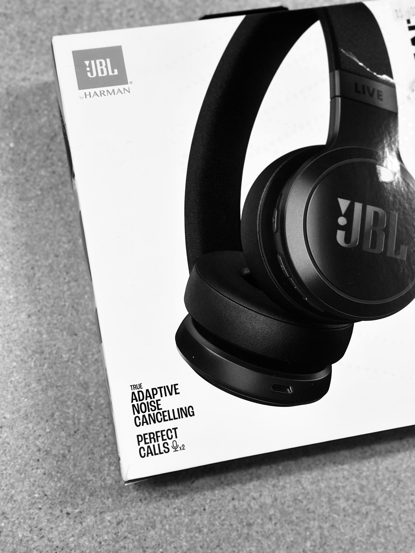 JBL by Harman  Live 675NC Wireless True Adaptive Noise Cancelling Headphones