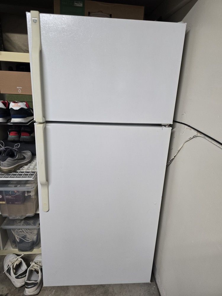 GE Refrigerator