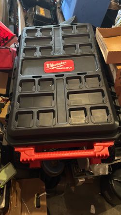 Milwaukee rolling tool chest