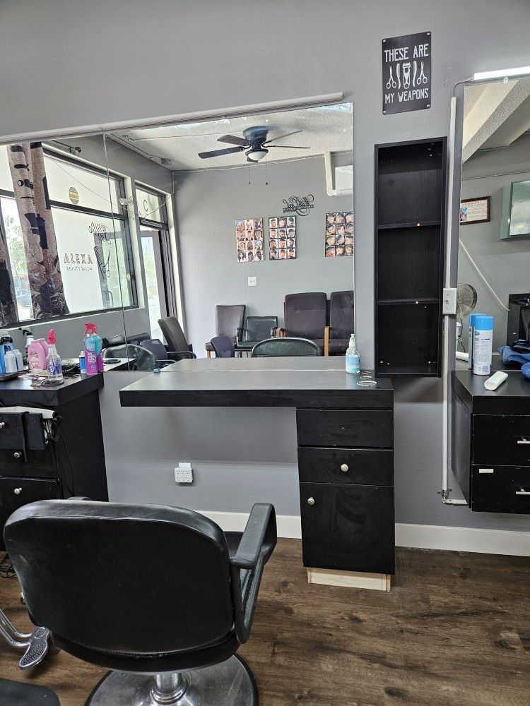 Hair Or Nails Station Available