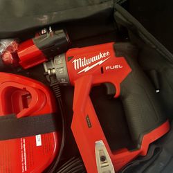 Milwaukee 4 In 1 M12 Drill Set 