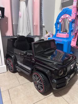Mercedes-Benz AMG G63 Kids Ride-On Car v8