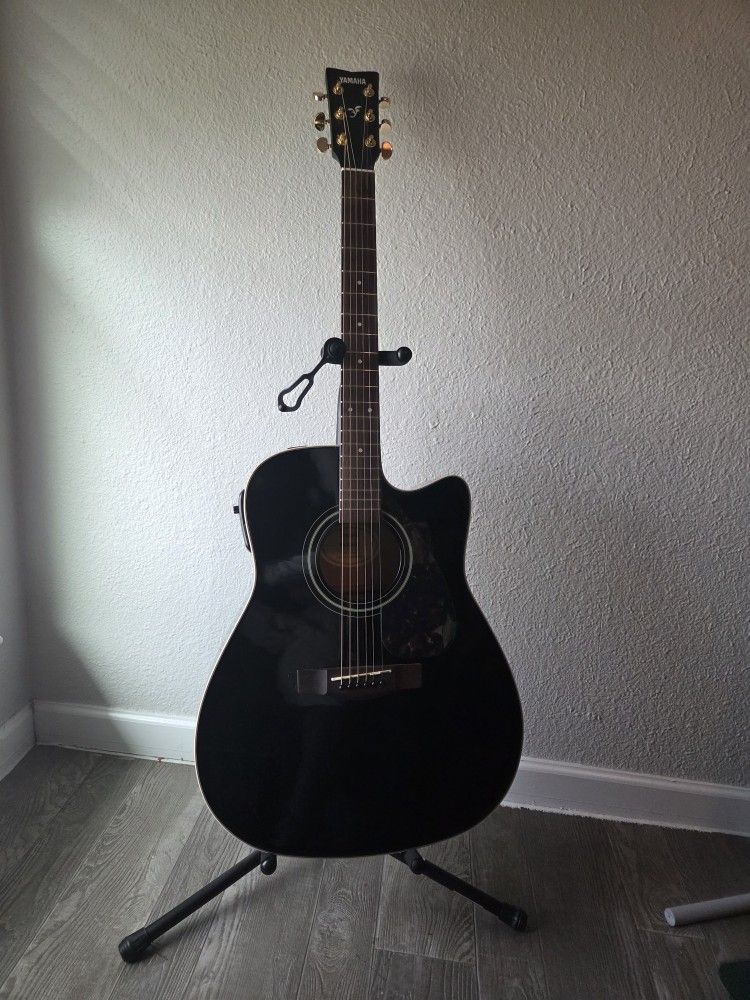 Yamaha Yamaha Dreadnought Acoustic-Electric Guitar