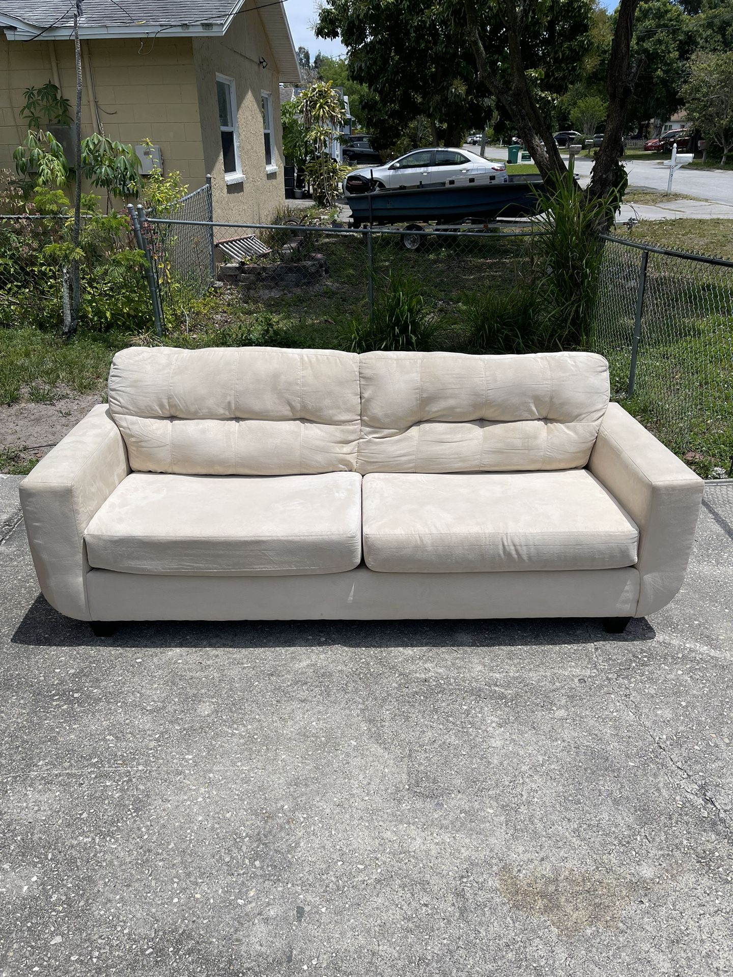 Beige Sofa Couch (FREE DELIVERY 🚚)