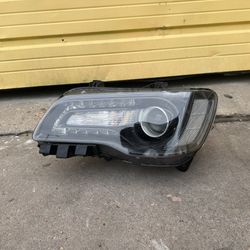 2020 Chrysler 300 Headlight 
