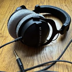 BEYERDYNAMIC DT 770 PRO MONITORING HEADPHONES 