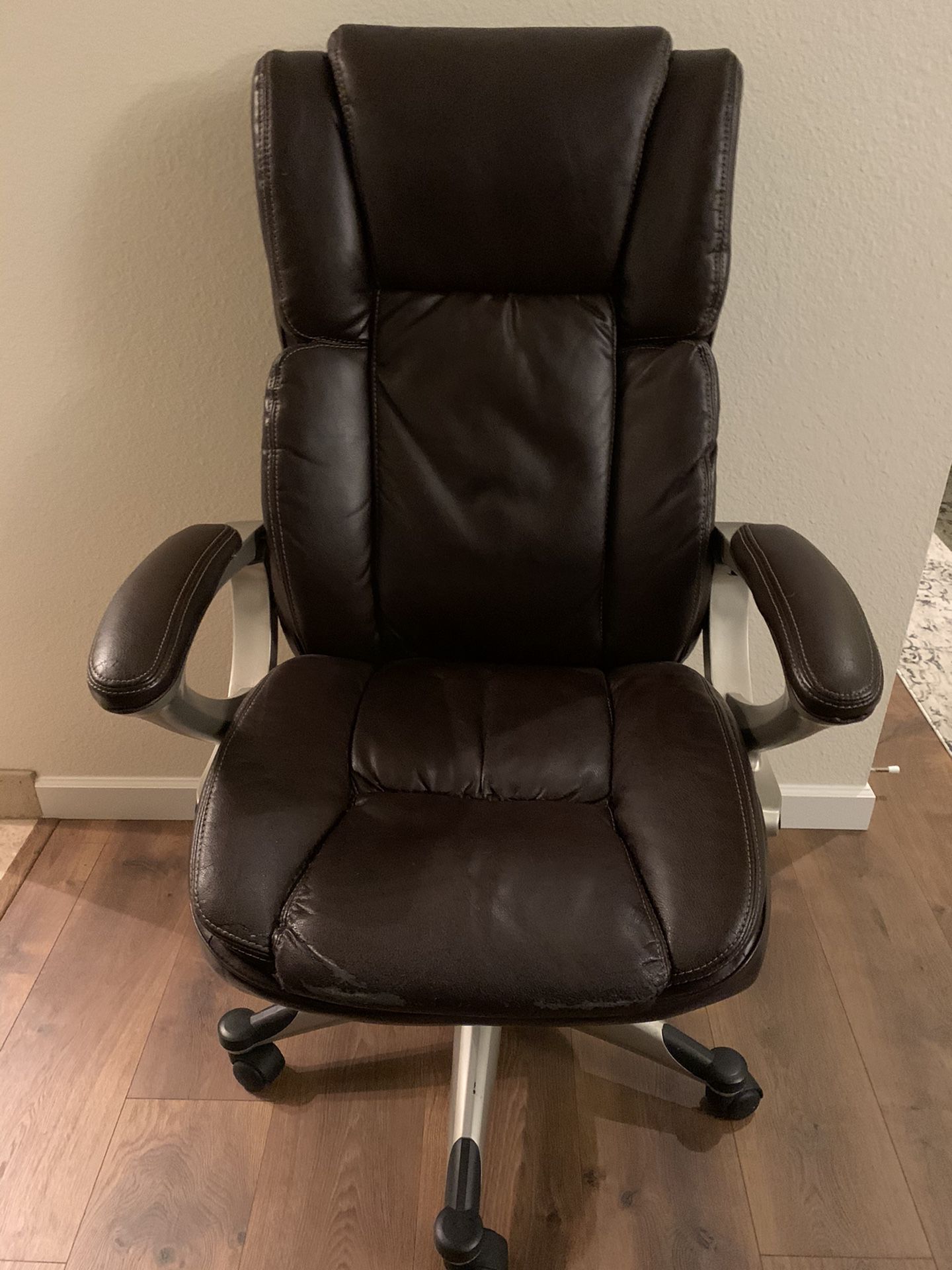 Office Depot Chair (read the description and look at the picture properly)
