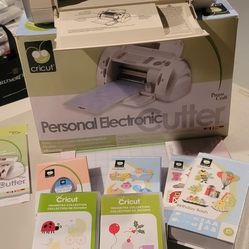 Cricut Personal Cutter With 6 Cartridges