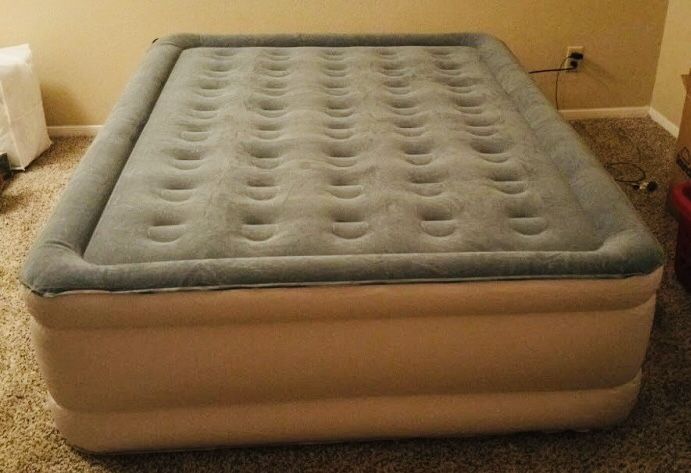 Air Mattress with ComfortCoil Technology & Internal High Capacity Pump - Queen Size