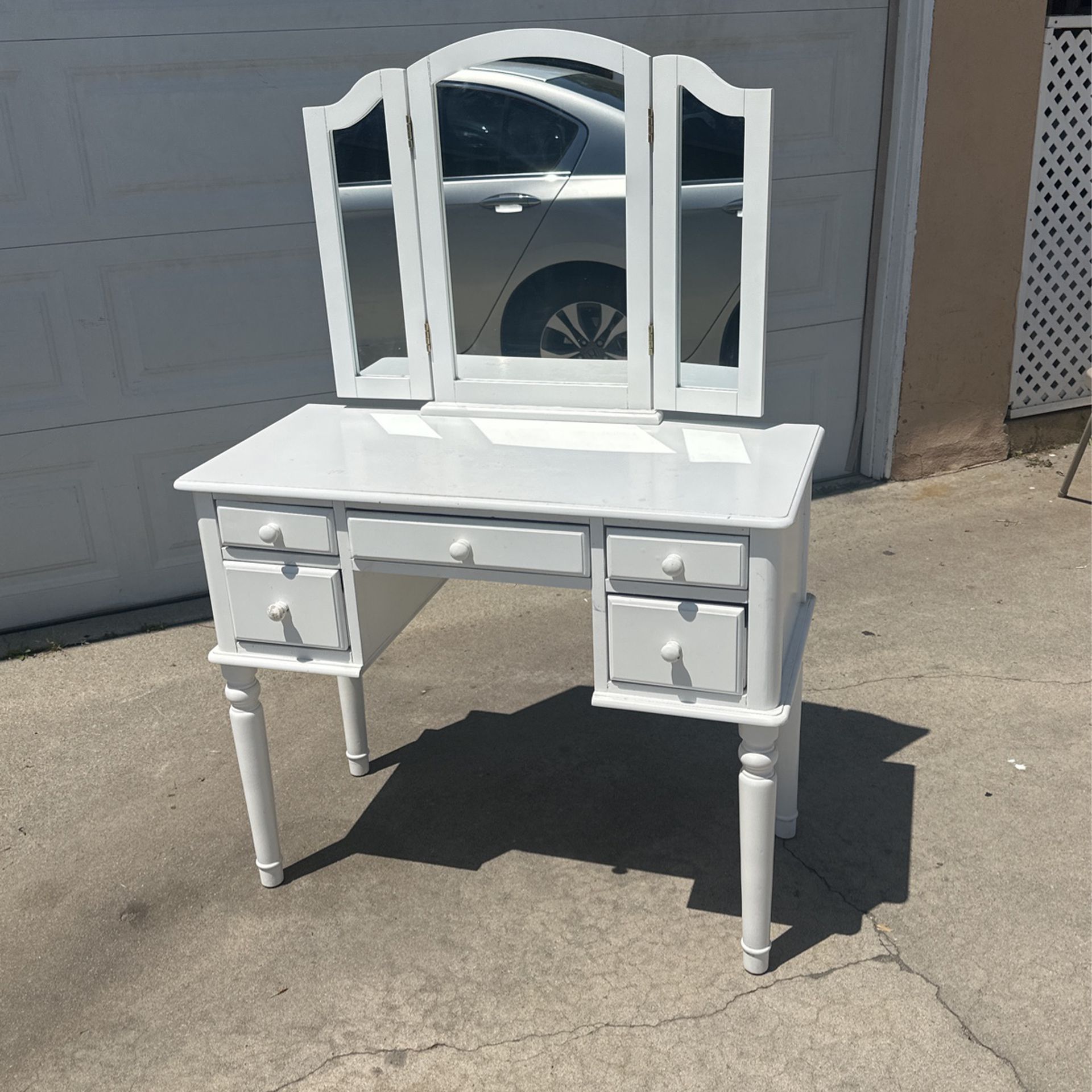 Vanity Desk With Mirrors, Adults Size 