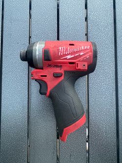 Milwaukee m12 1/4 6mm impact driver