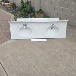 2 Sinks With Faucets 