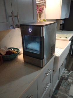 G.E Profile Ice Maker 2.0 Works Great