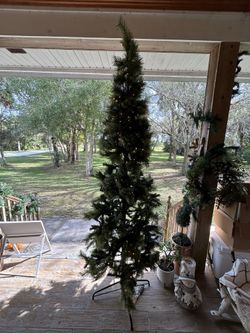 9 Foot Pre-lit Christmas Tree