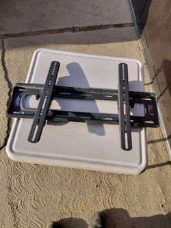 Flat Panel TV Wall Mount Bracket FREE