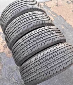 245 70 17 Michelin Tires Con 80% de Vida Las 4