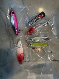 Small 20-30 gram flat fall jig…… this will get you bit on tuna guaranteed