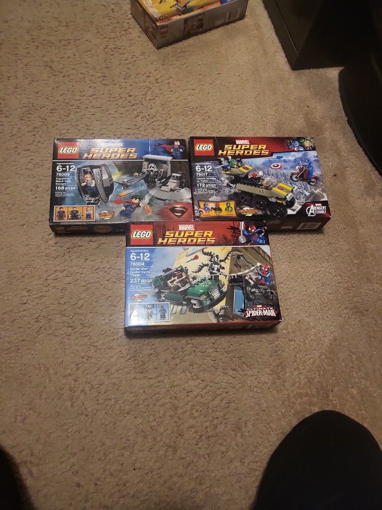 3 Retired Lego Sets  Marvel DC Spiderman, Captain America, Superman  76017, 76004, 76009