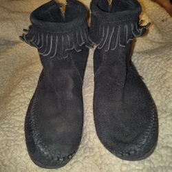 Vintage Minnetonka Moccasin fringe back zip boot. 