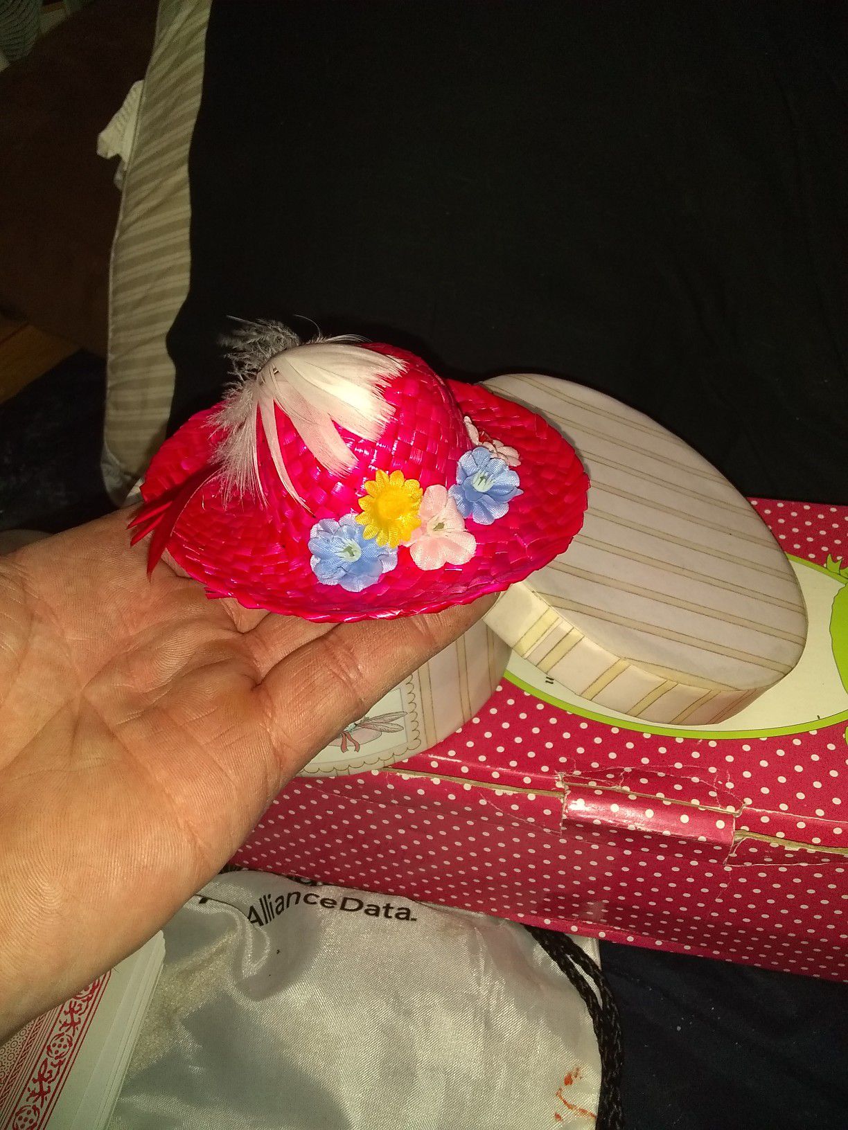 Mini durby hat and box
