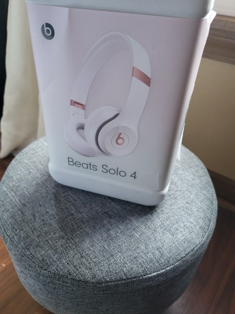 Beats Solo 4 Cloud Pink Headphones