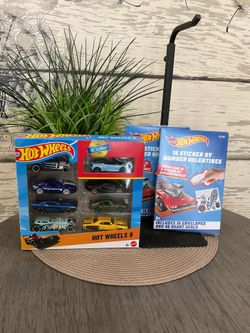 Hot Wheels Cars + Valentines Cards Bundle 
