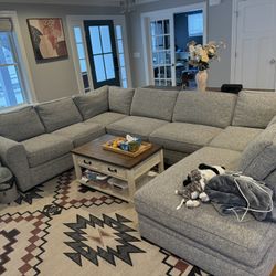 Cardi sectional Couch 