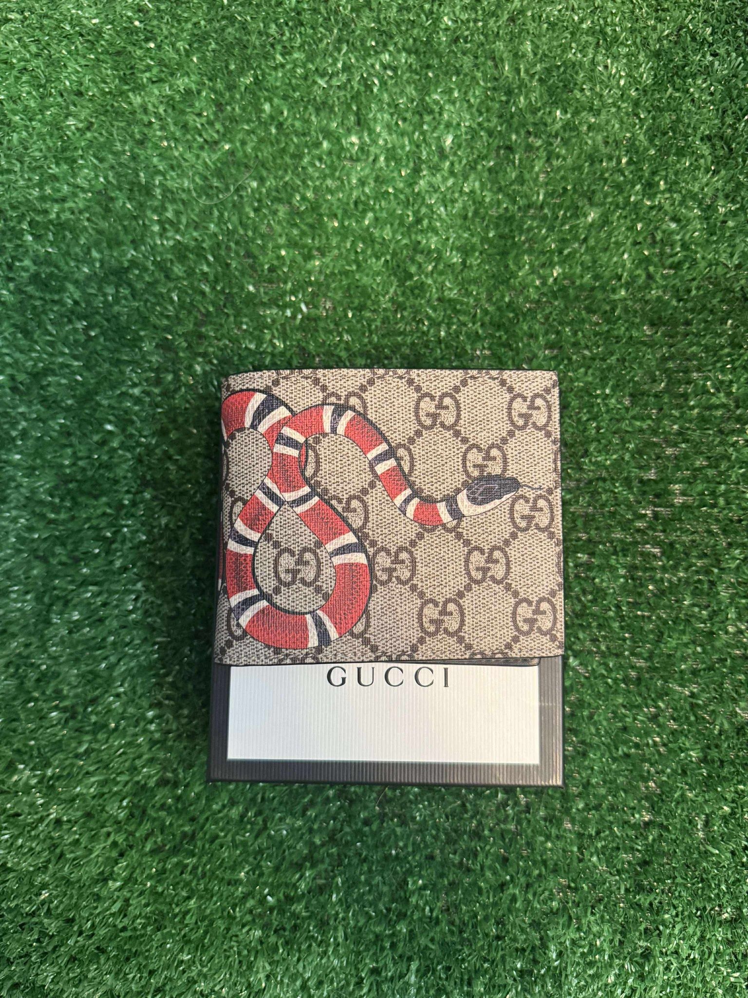 Brand New Gucci Bifold Wallet GG Supreme Kingsnake With Box and Receipt