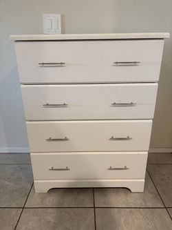White ikea cabinet 4 drawers