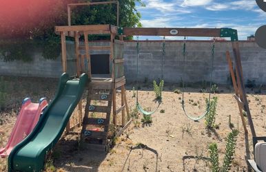 Kids swing set