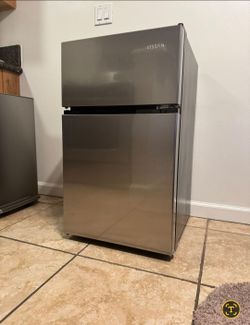 Mini fridge