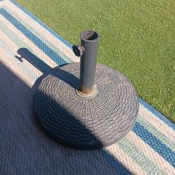 Heavy umbrella stand asking $20 cash firm must pick up Broadway and apache buckeye az
