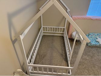 Toddler house bed