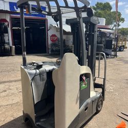 Crown RC5500 Electric Forklift Brand New Battery!!!!