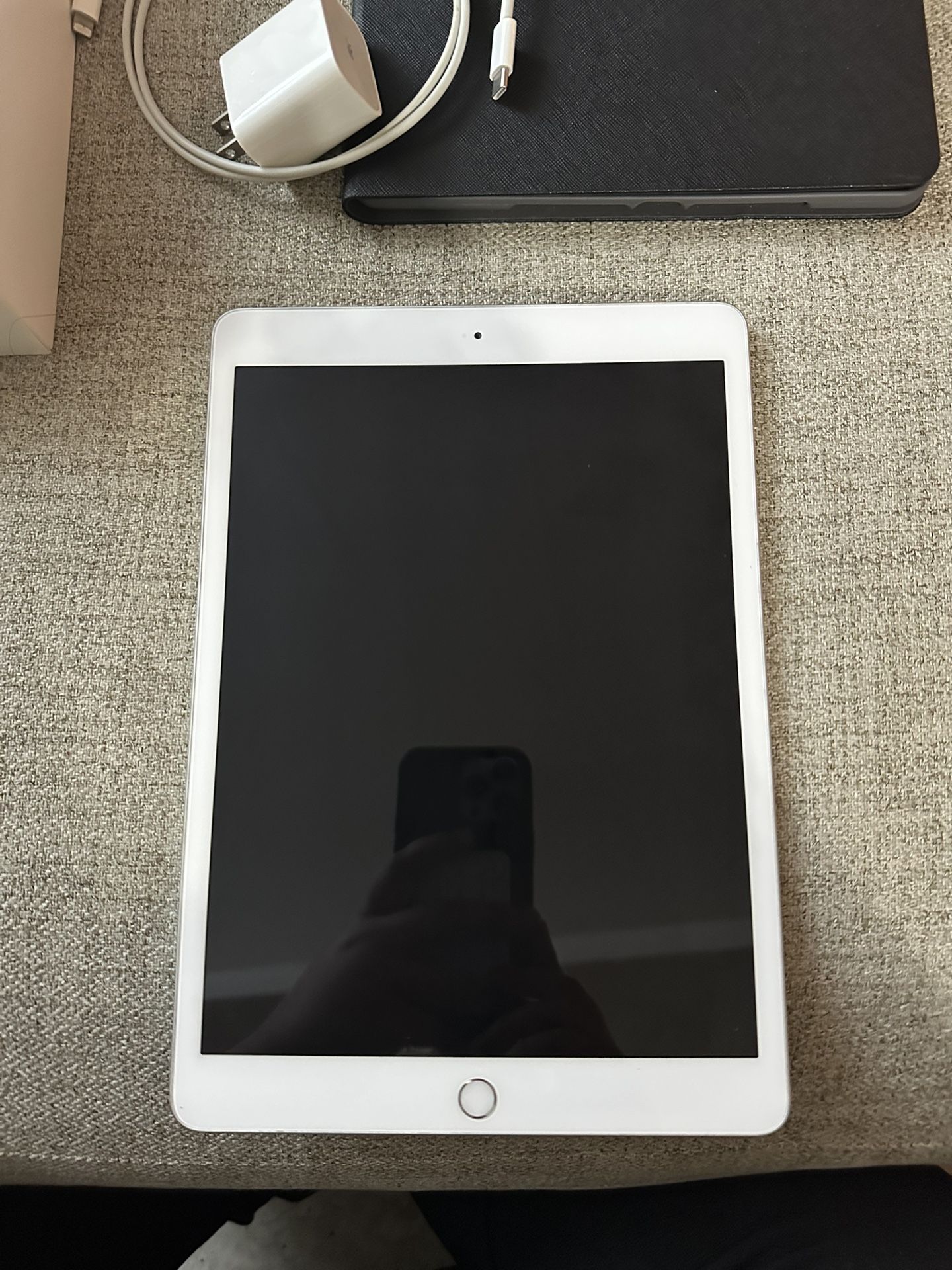 iPad 8th Generation 32gb Silver *Check Description*