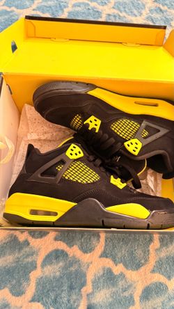 Jordan 4 thunder (grade school) 5.5Y / 7wmns "used"