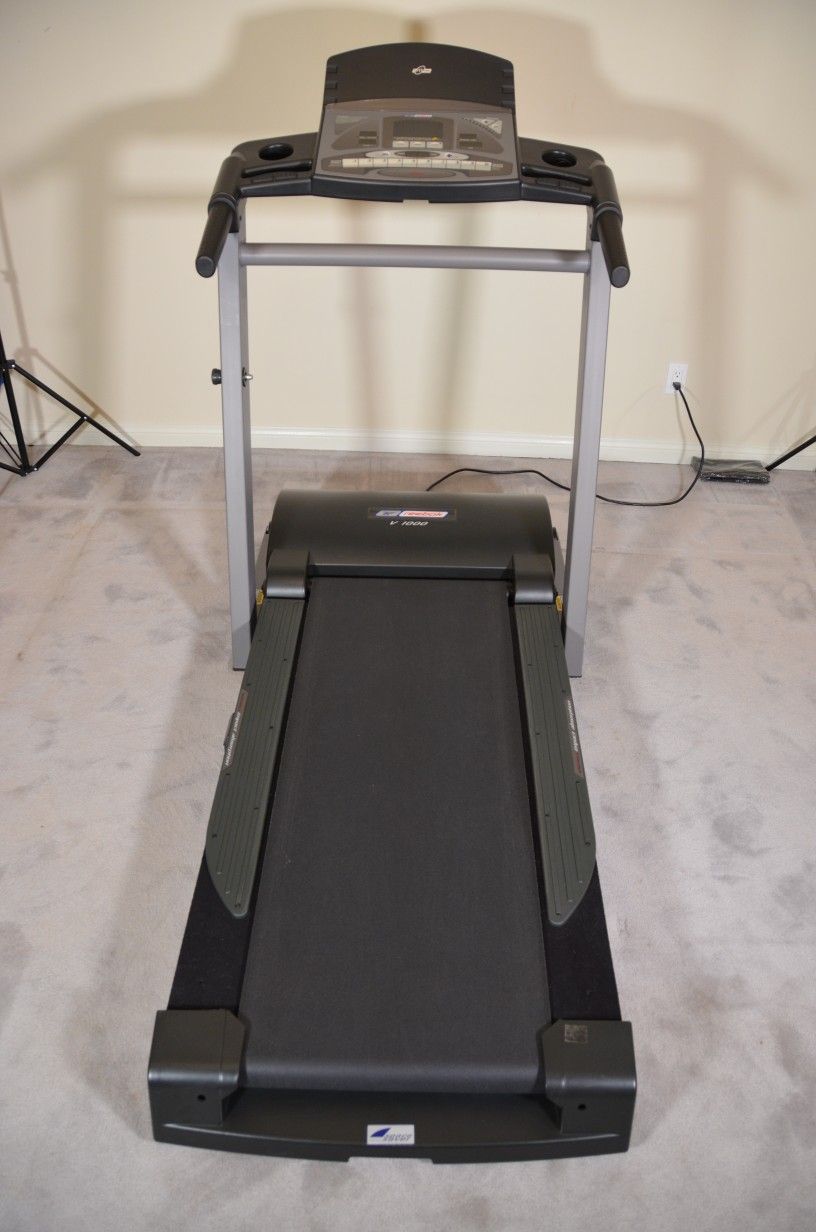 Reebok V1000 Treadmill For Home Folding for Sale in Glendale CA OfferUp