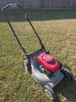 Self-Propelled Lawnmower - runs cuts and pulls  - no bag