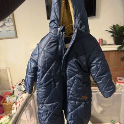 Warm Perry Ellis snow suit 6-9 M