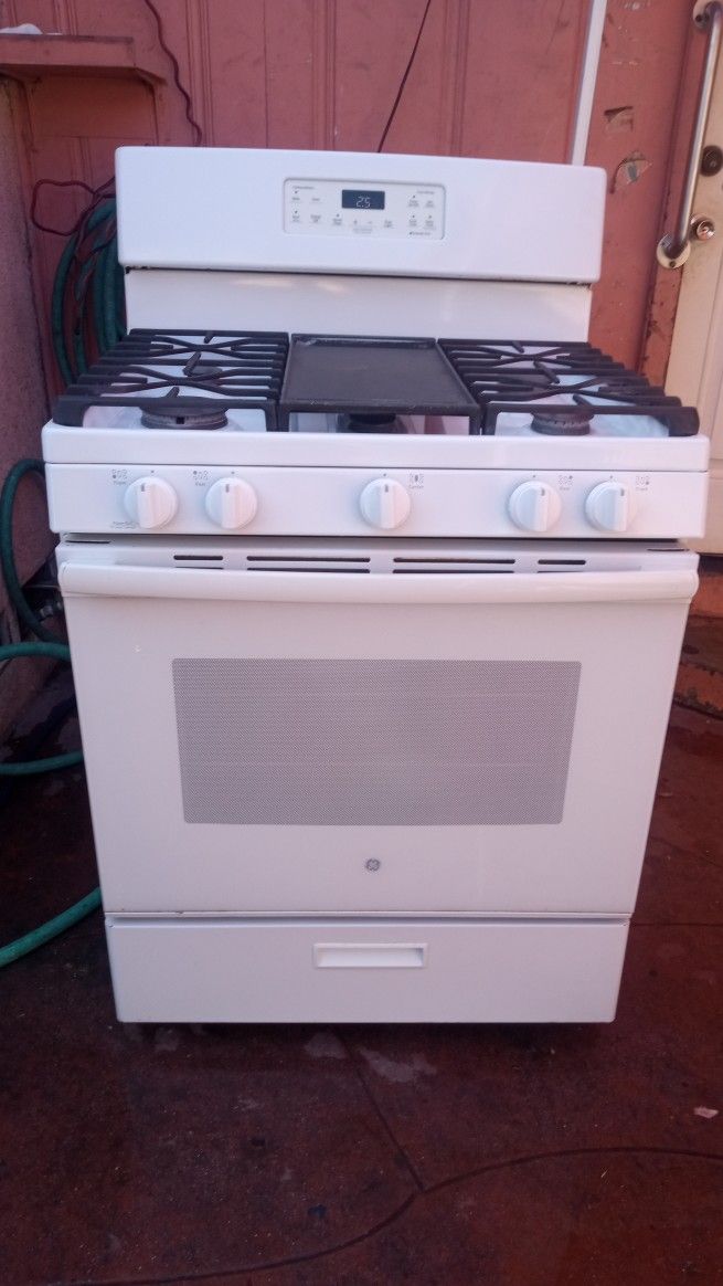 Stove/ Estufa General Electric ( Free Delivery π