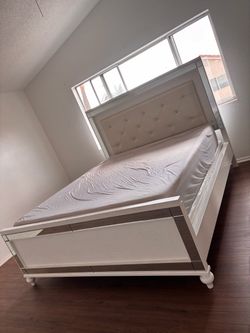 King size bed complete headboard memory foam mattress box springs mint condition