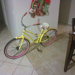 Ladies Beach Cruiser Bike Like New 