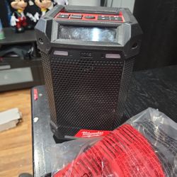 Milwaukee 12 V Radio