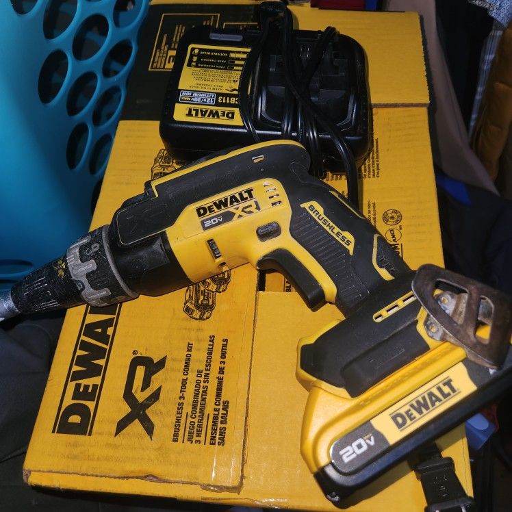 Dewalt 20v Xr Drywall screw gun 2.0 Batt&Charger Used Good everything included. firm Price π