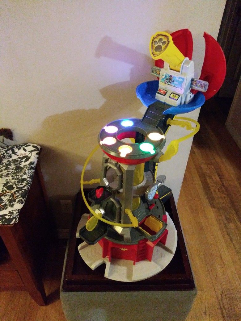 Paw Patrol tower w/ lights and sound