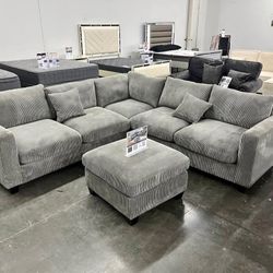 BRAND NEW 4PCS SECTIONAL SOFA SET WITH OTTOMAN AND ACCENT PILLOW INCLUDED$549 