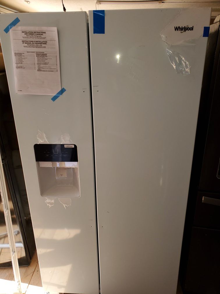 Whirlpool 24.5-cu ft Side-by-Side Refrigerator with Ice Maker (White) Item # 912756 Model # WRS325SDHW