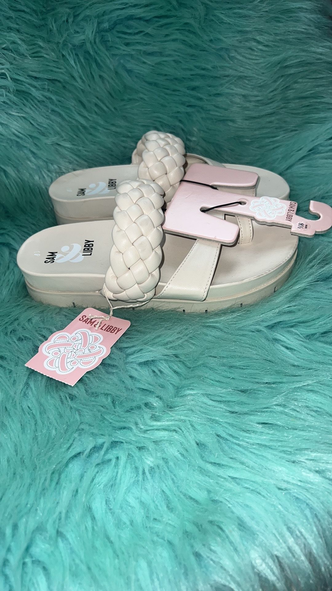 NWT Sam & Libby Cream Slide On Sandals Women ‘s Size 8.5