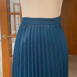 Back To School! Teal Pleated Midi Skirt – Elegant & Versatile  Size: XS